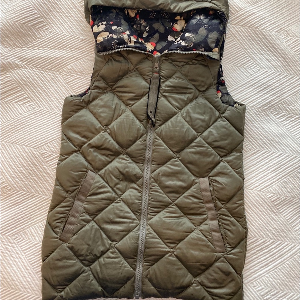 REVERSABLE  rare/ olive green LULULEMON Parka vest